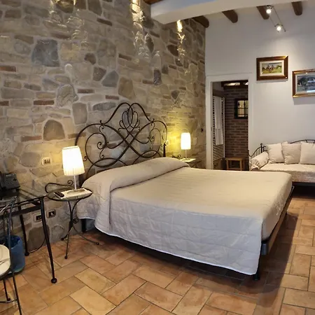 مزرعة للإقامة Gli Ulivi *